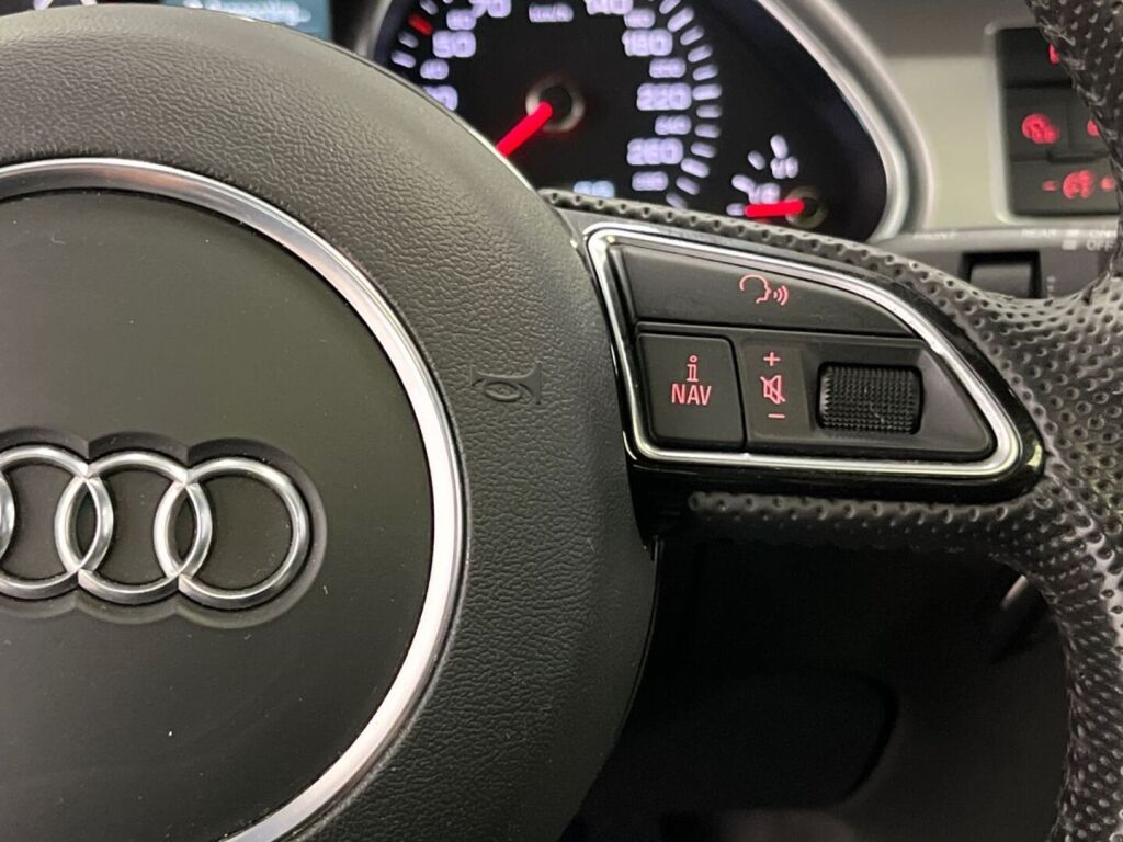 Audi Q7 2012 Met. Musta