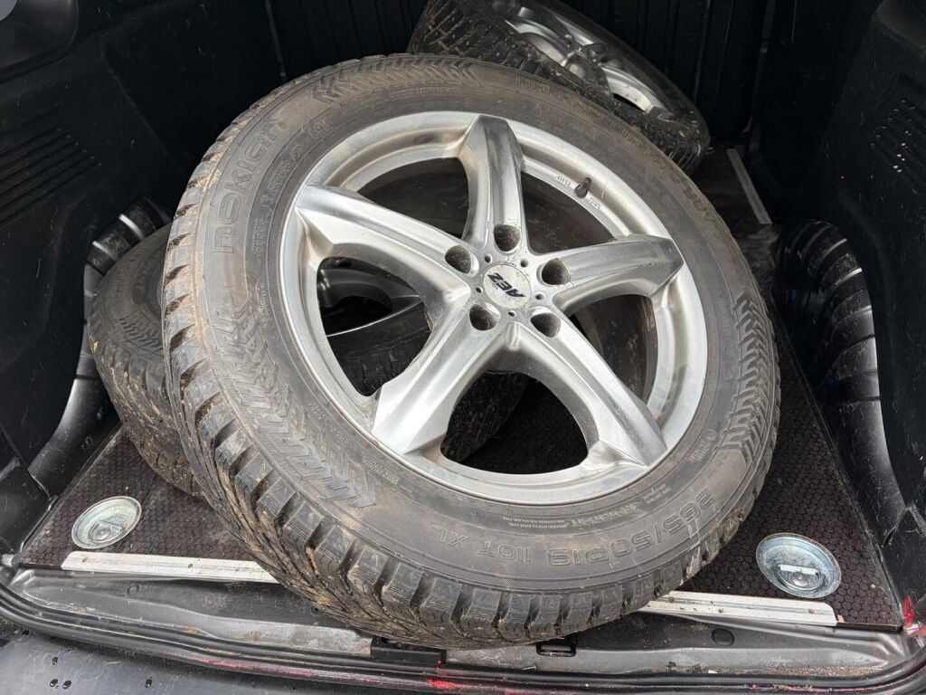 Audi Q7 2012 Met. Musta