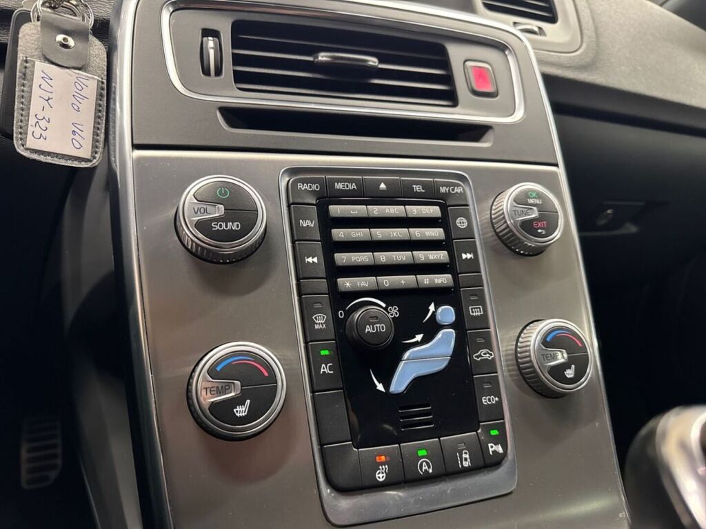 Volvo V60 2016 Musta