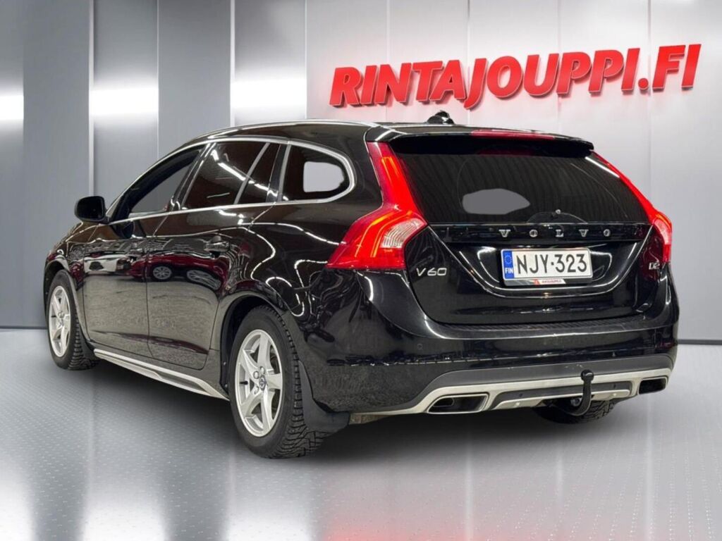 Volvo V60 2016 Musta