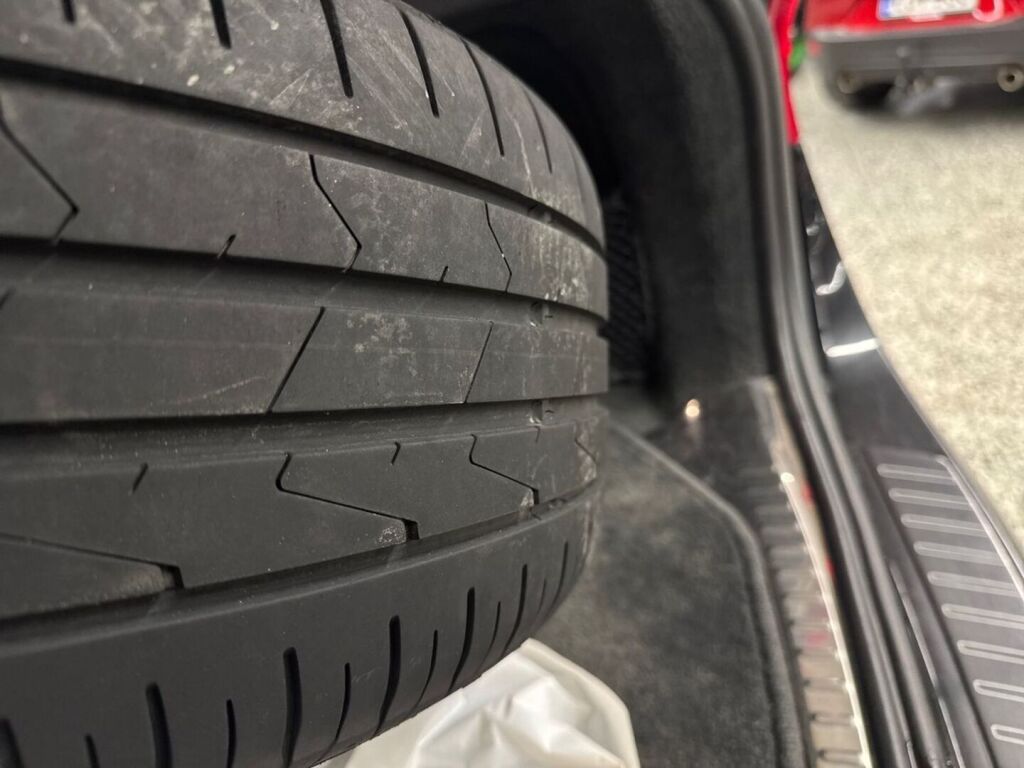 Volvo V60 2016 Musta