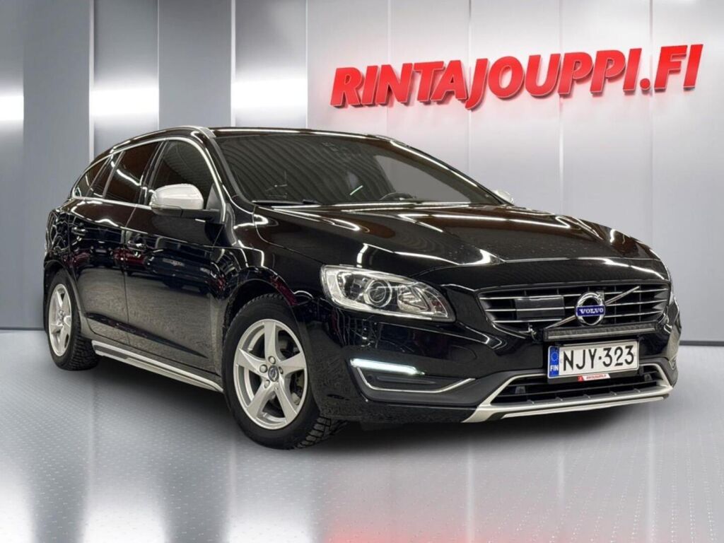 Volvo V60 2016 Musta