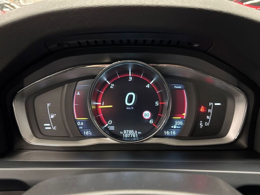 Volvo V60 2016 Musta