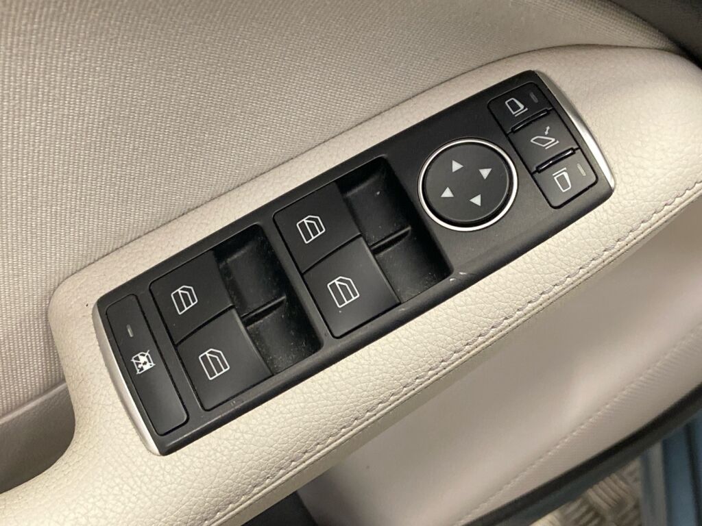 Mercedes-Benz B 2015 Sininen