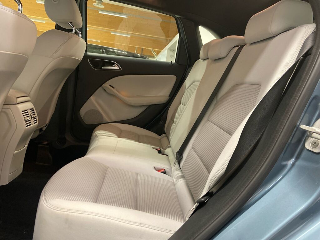 Mercedes-Benz B 2015 Sininen