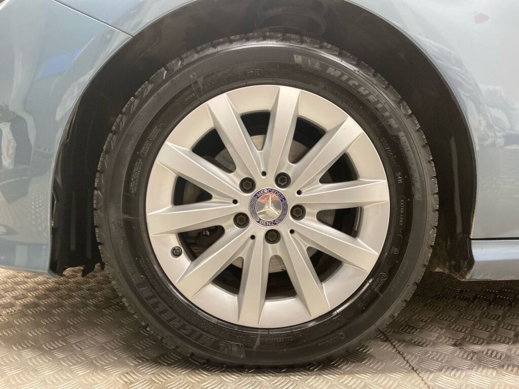 Mercedes-Benz B 2015 Sininen