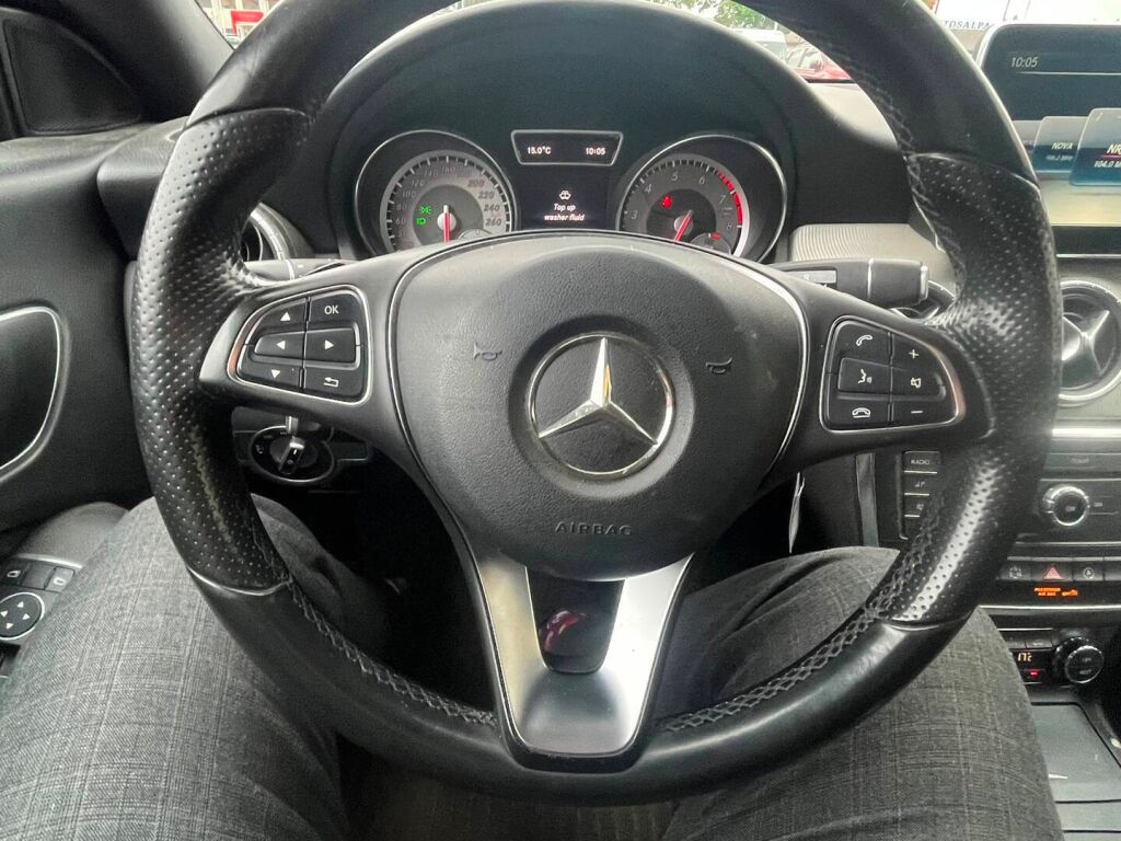 Mercedes-Benz CLA 2015 Punainen