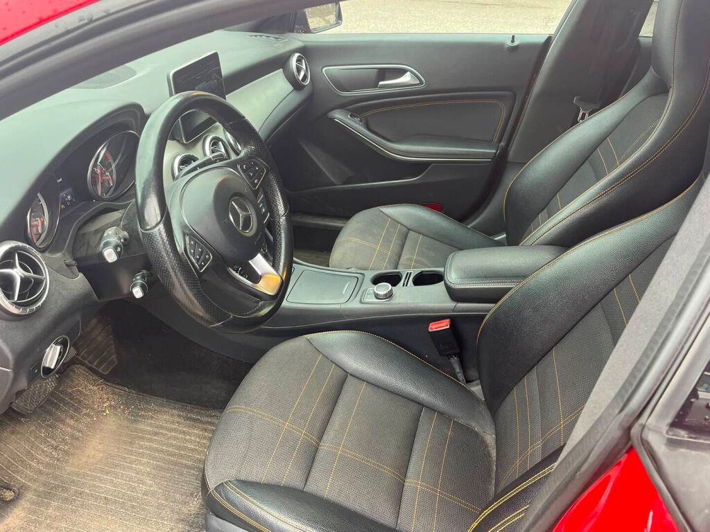 Mercedes-Benz CLA 2015 Punainen