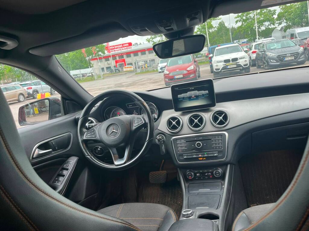 Mercedes-Benz CLA 2015 Punainen