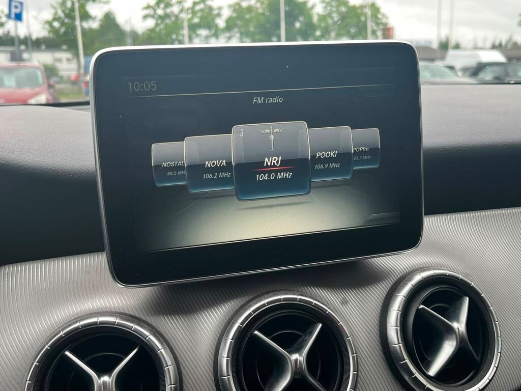 Mercedes-Benz CLA 2015 Punainen