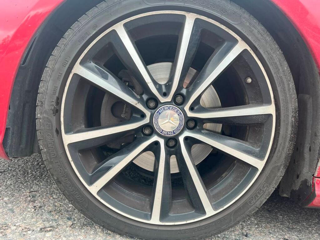 Mercedes-Benz CLA 2015 Punainen