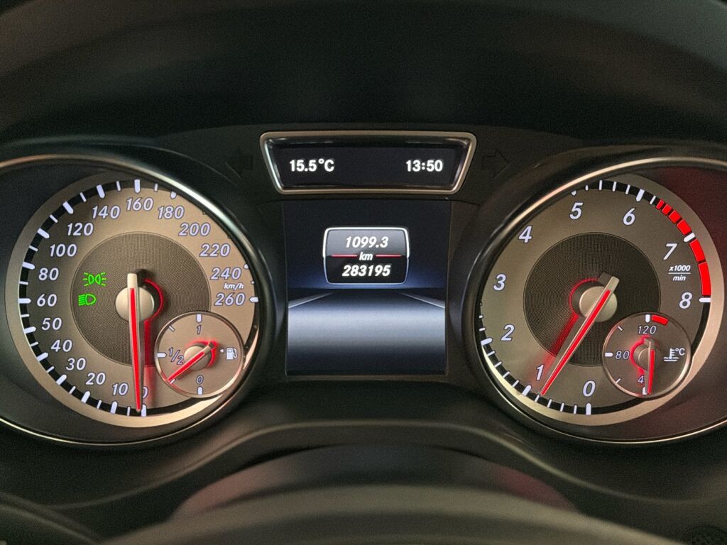 Mercedes-Benz CLA 2015 Musta