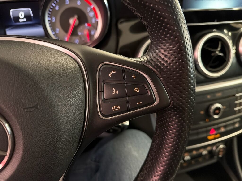 Mercedes-Benz CLA 2015 Musta