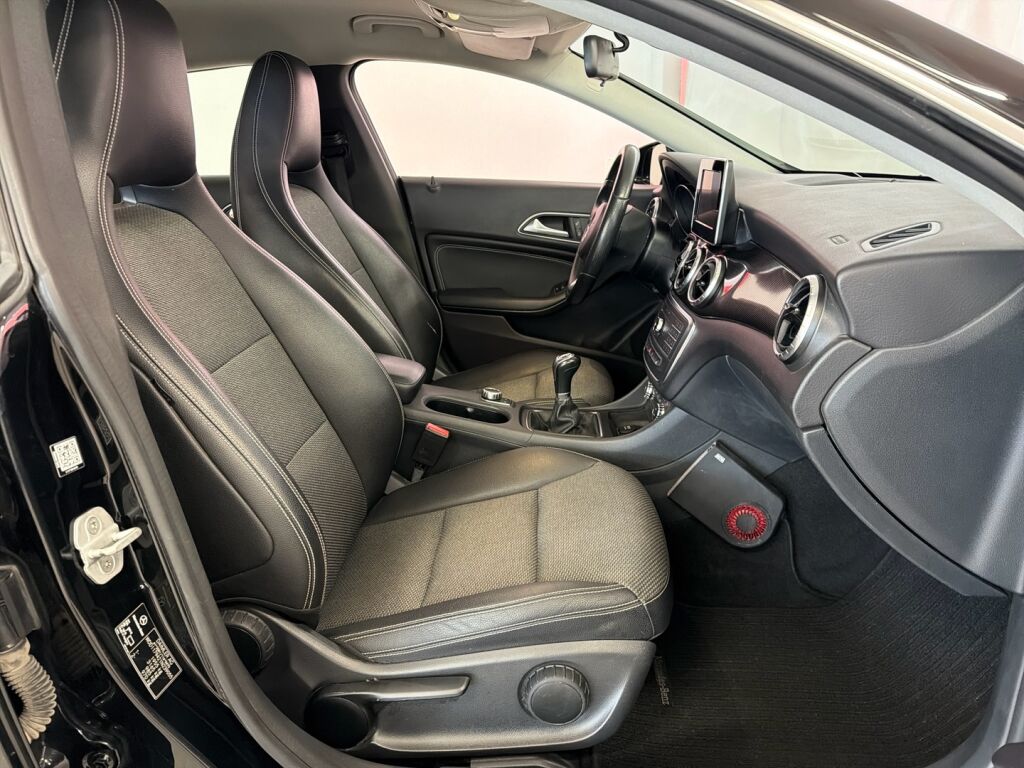 Mercedes-Benz CLA 2015 Musta