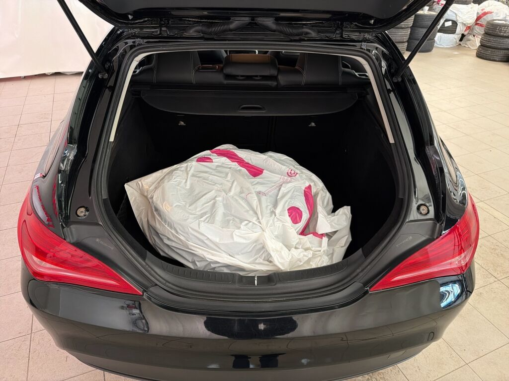 Mercedes-Benz CLA 2015 Musta