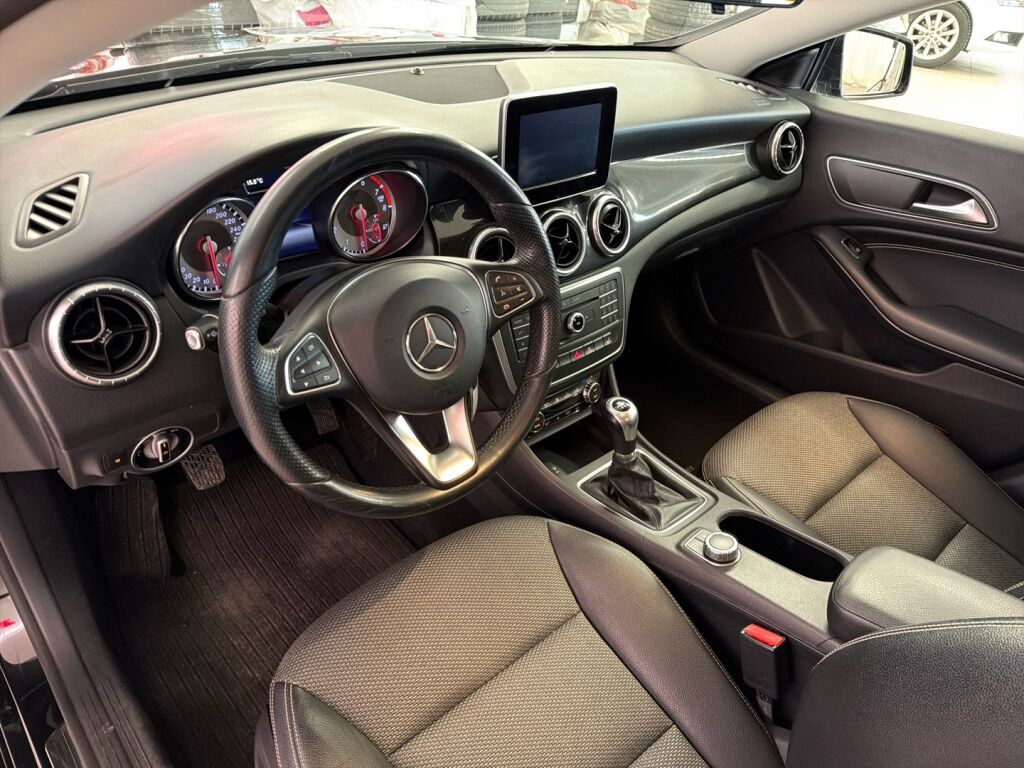 Mercedes-Benz CLA 2015 Musta