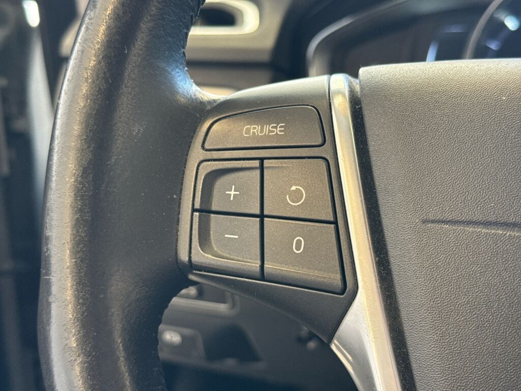 Volvo V70 2016 Harmaa
