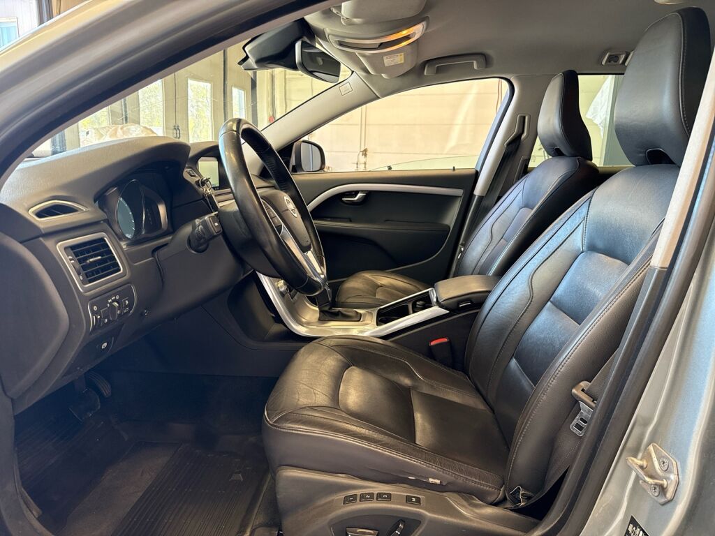 Volvo V70 2016 Harmaa