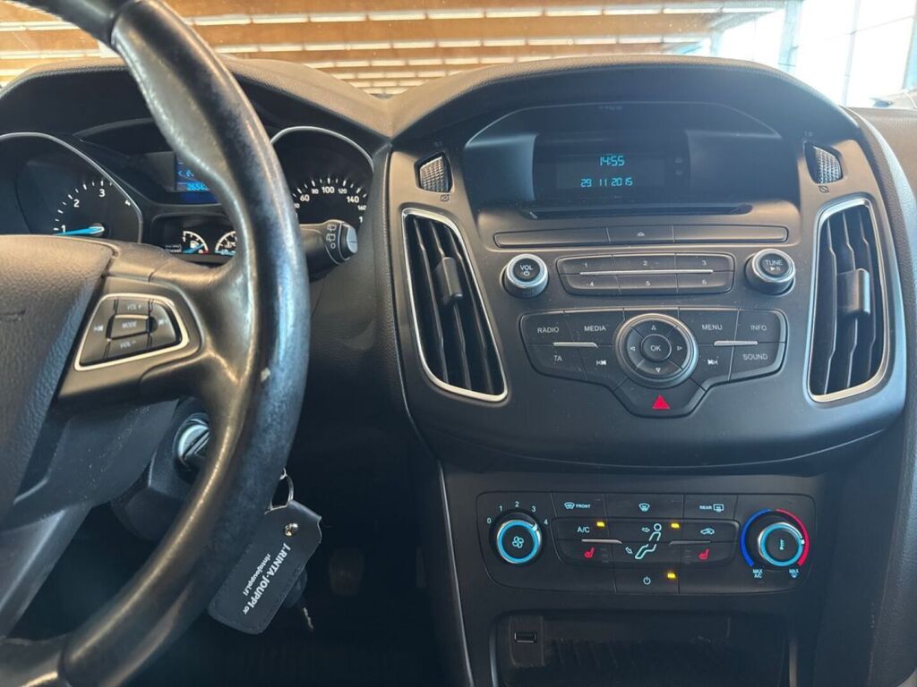 Ford Focus 2016 Valkoinen