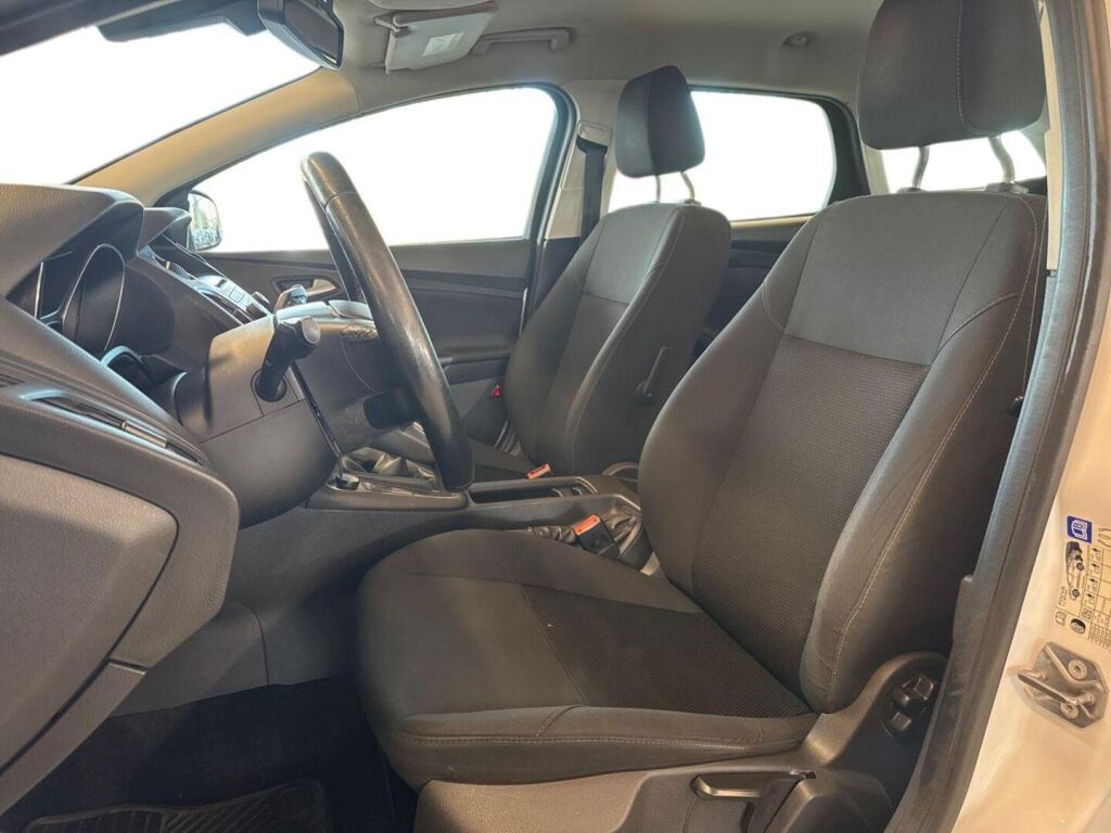 Ford Focus 2016 Valkoinen