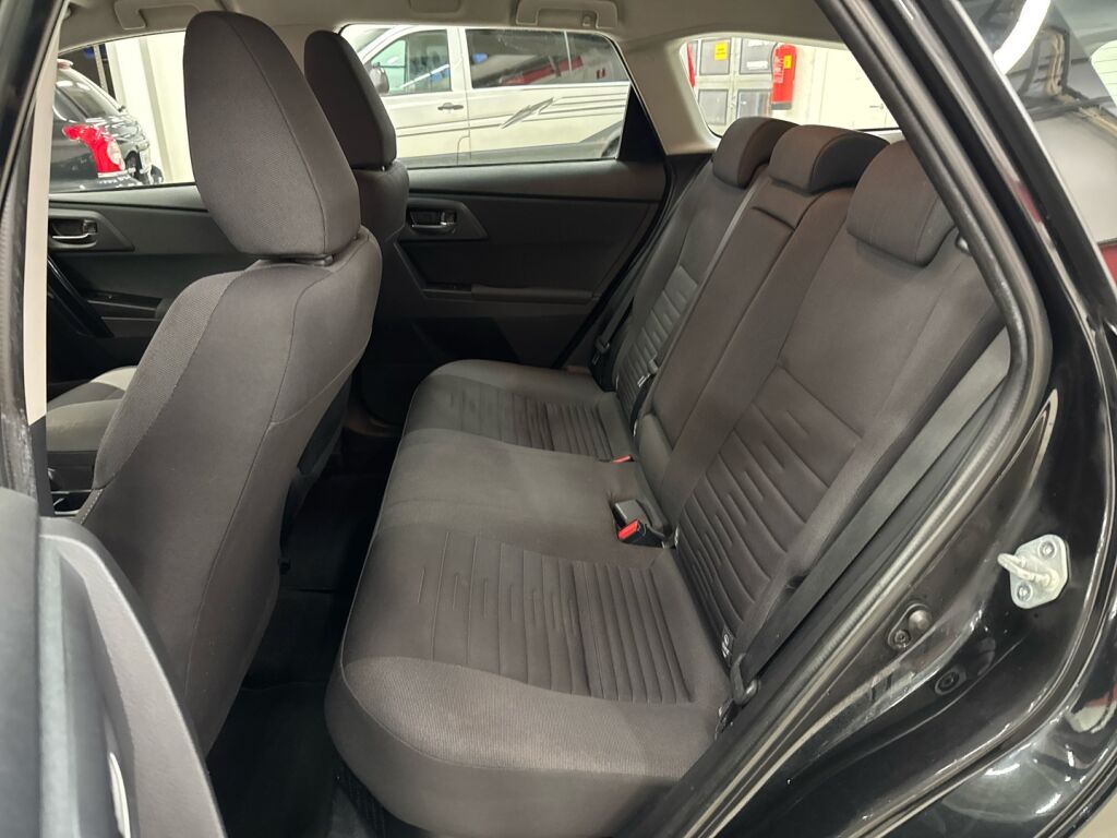 Toyota Auris 2016 Musta