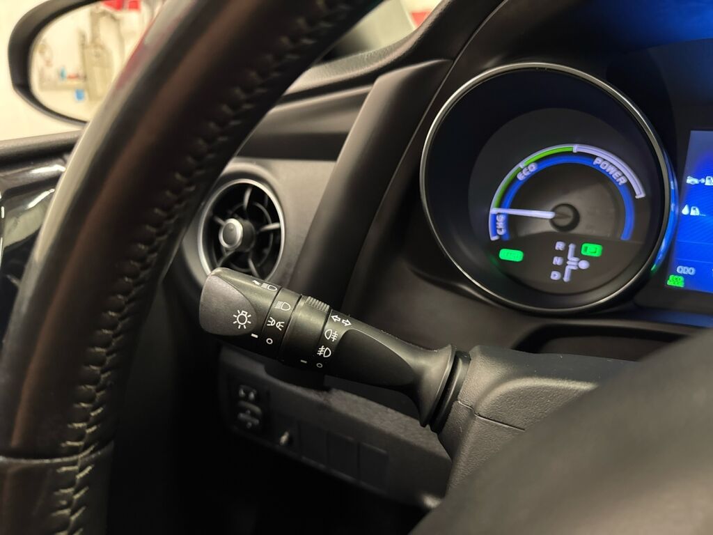 Toyota Auris 2016 Musta