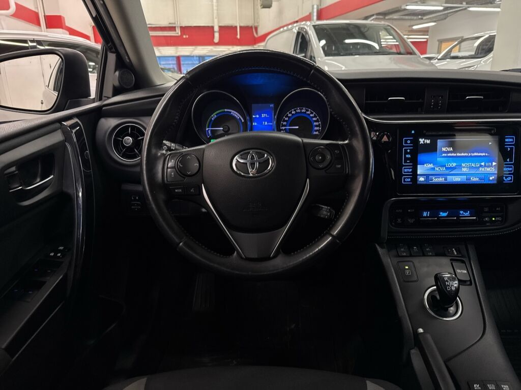 Toyota Auris 2016 Musta