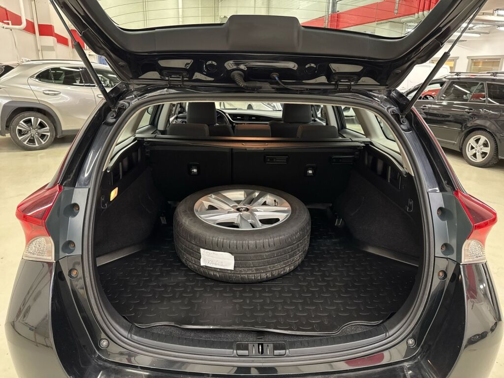 Toyota Auris 2016 Musta