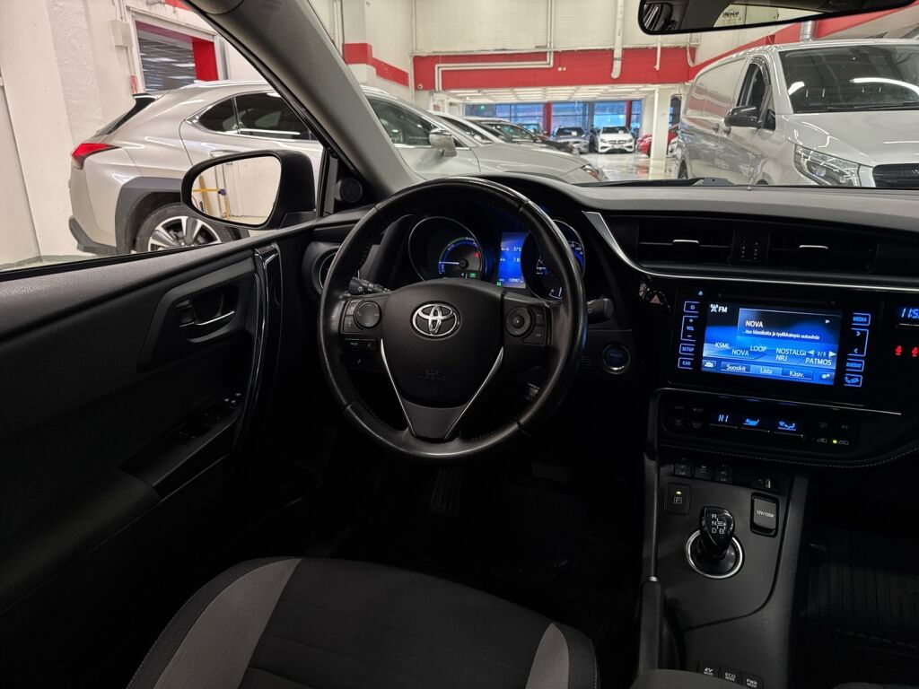 Toyota Auris 2016 Musta