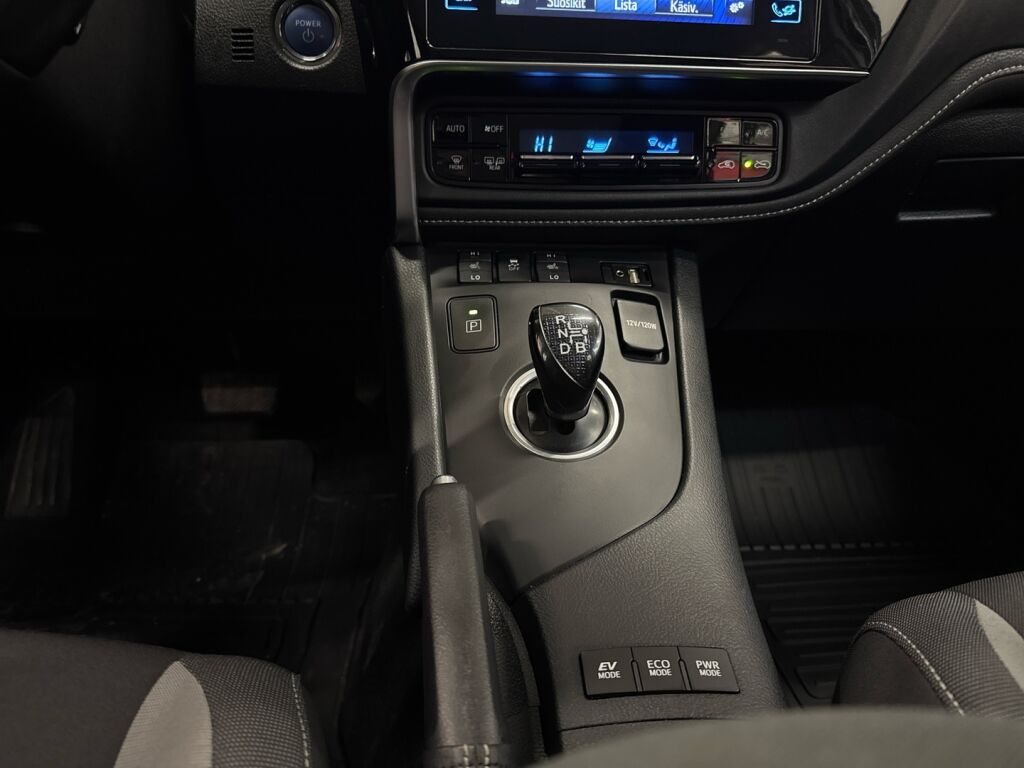 Toyota Auris 2016 Musta