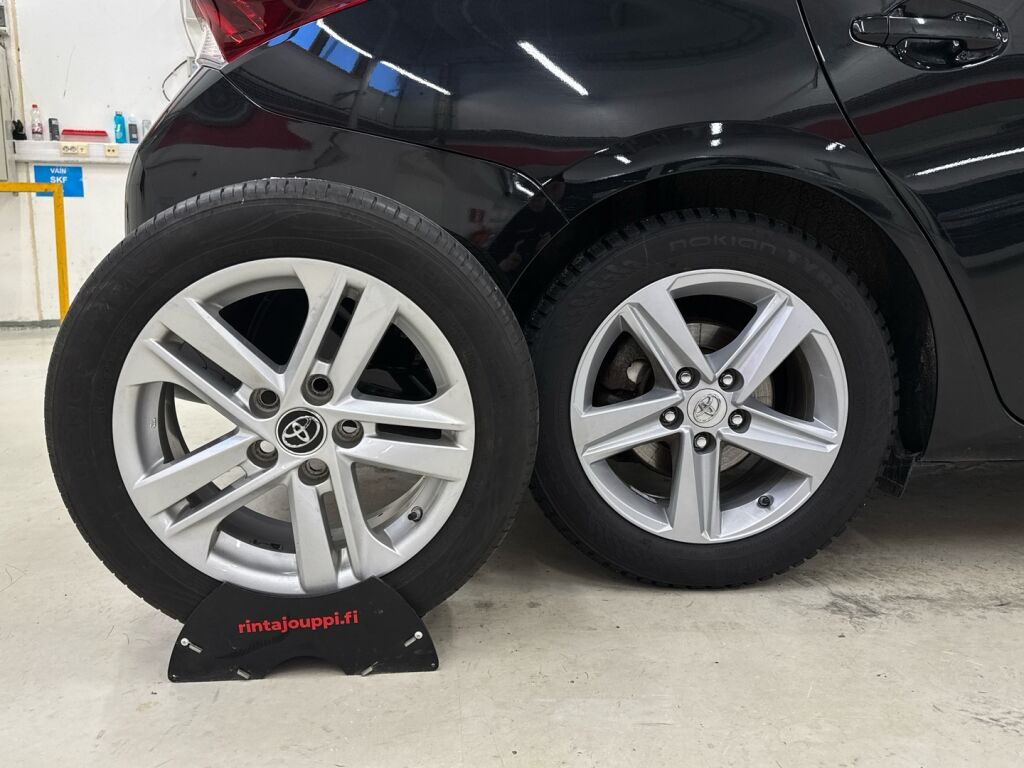 Toyota Auris 2016 Musta