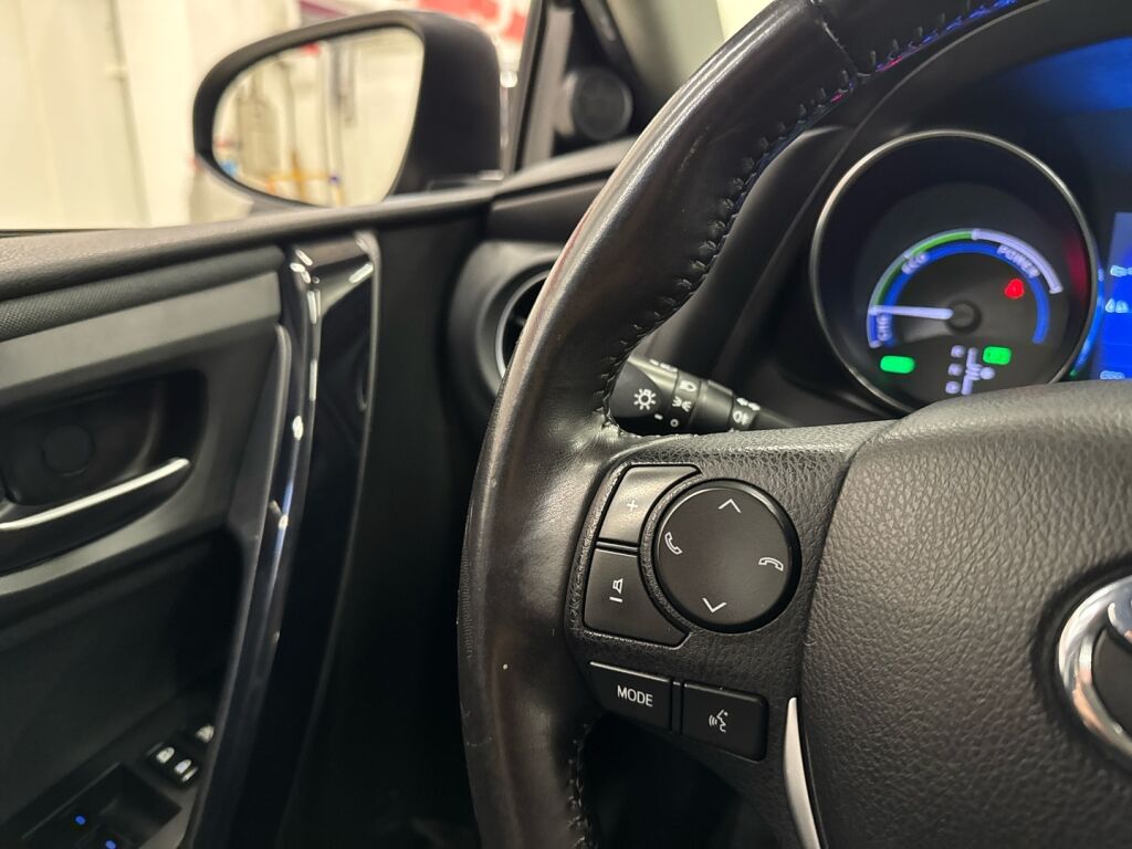 Toyota Auris 2016 Musta