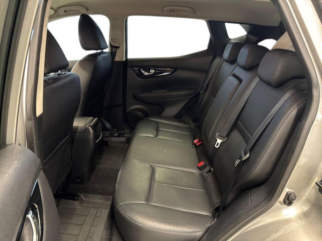 Nissan Qashqai 2016 Metallinhohto Hopea