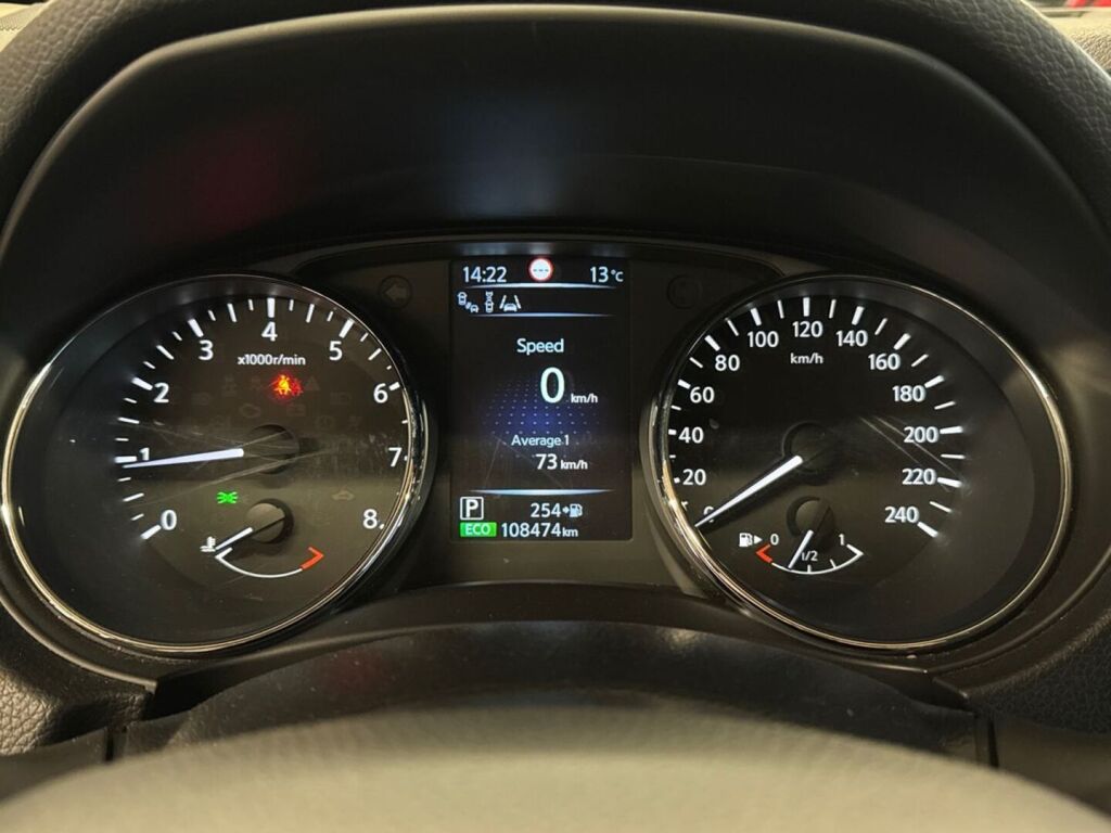 Nissan Qashqai 2016 Metallinhohto Hopea