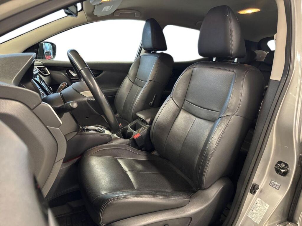 Nissan Qashqai 2016 Metallinhohto Hopea