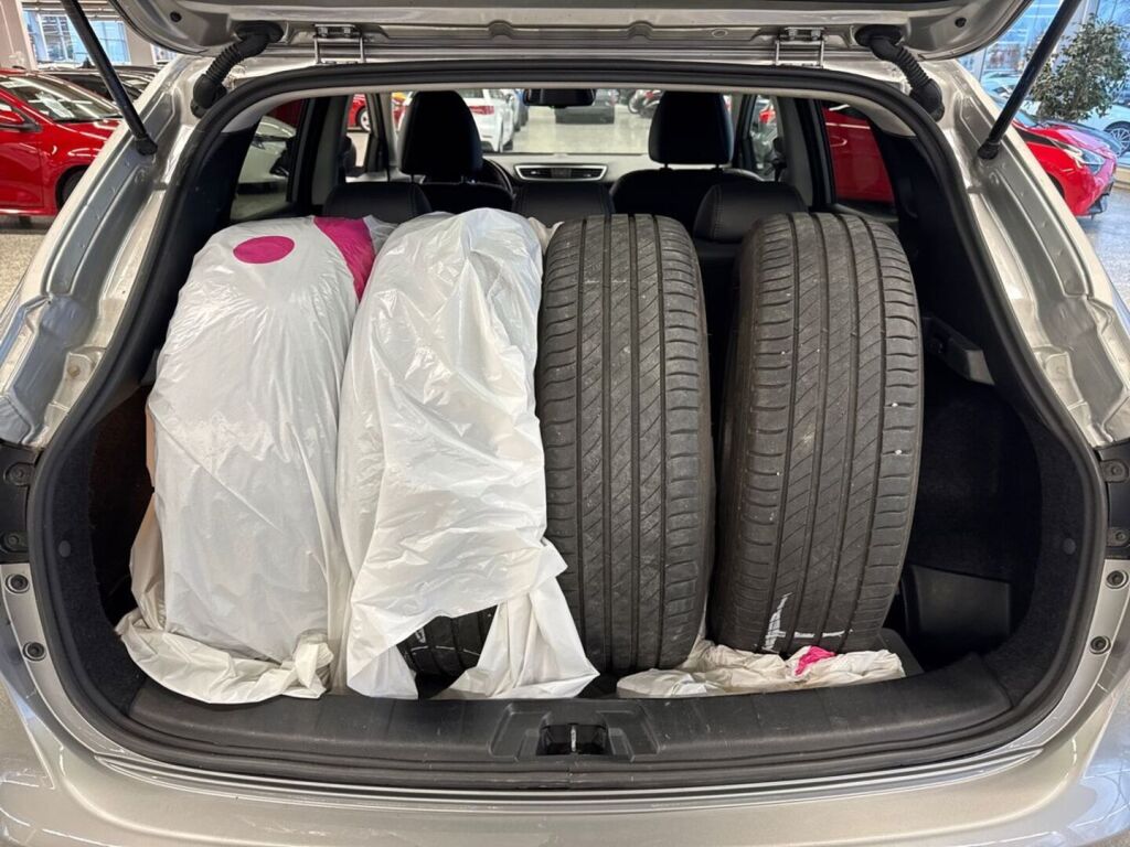 Nissan Qashqai 2016 Metallinhohto Hopea