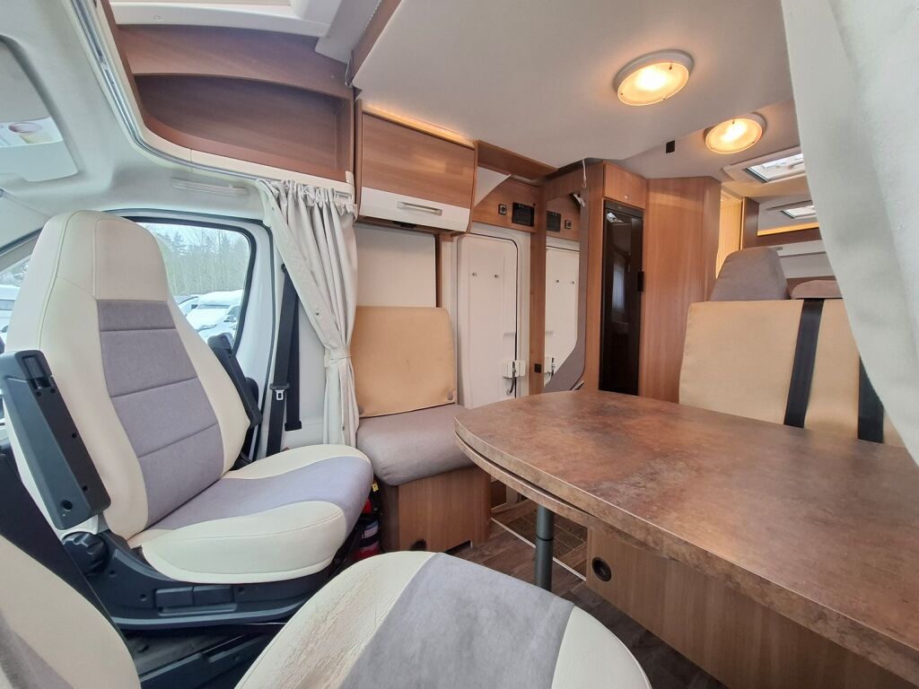 Eura mobil One 690 HB 2015 Valkoinen