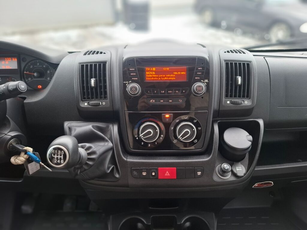 Eura mobil One 690 HB 2015 Valkoinen