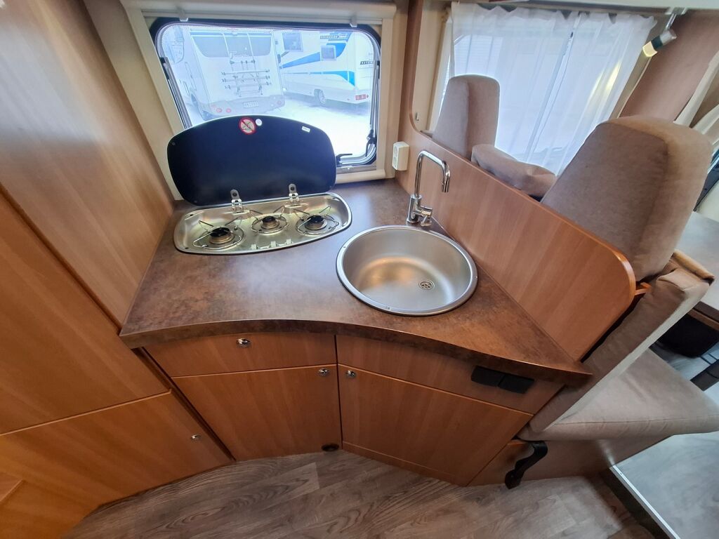 Eura mobil One 690 HB 2015 Valkoinen