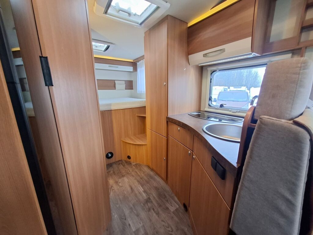 Eura mobil One 690 HB 2015 Valkoinen