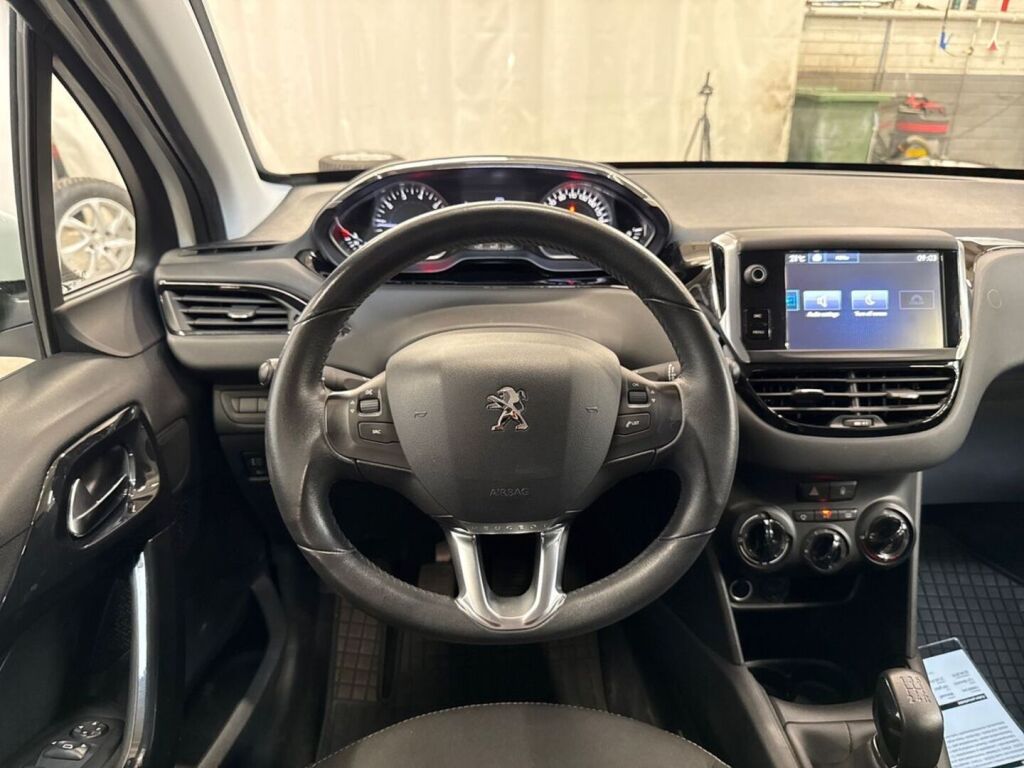 Peugeot 208 2016 Valkoinen