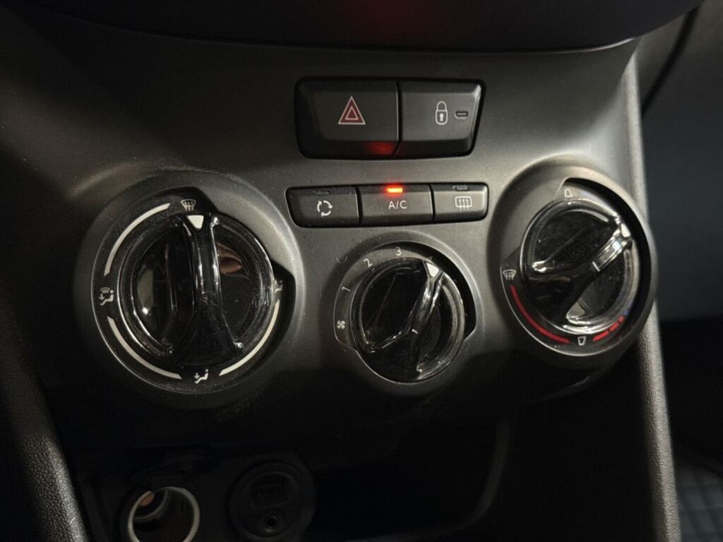 Peugeot 208 2016 Valkoinen