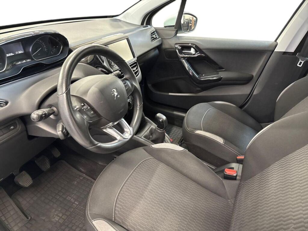 Peugeot 208 2016 Valkoinen