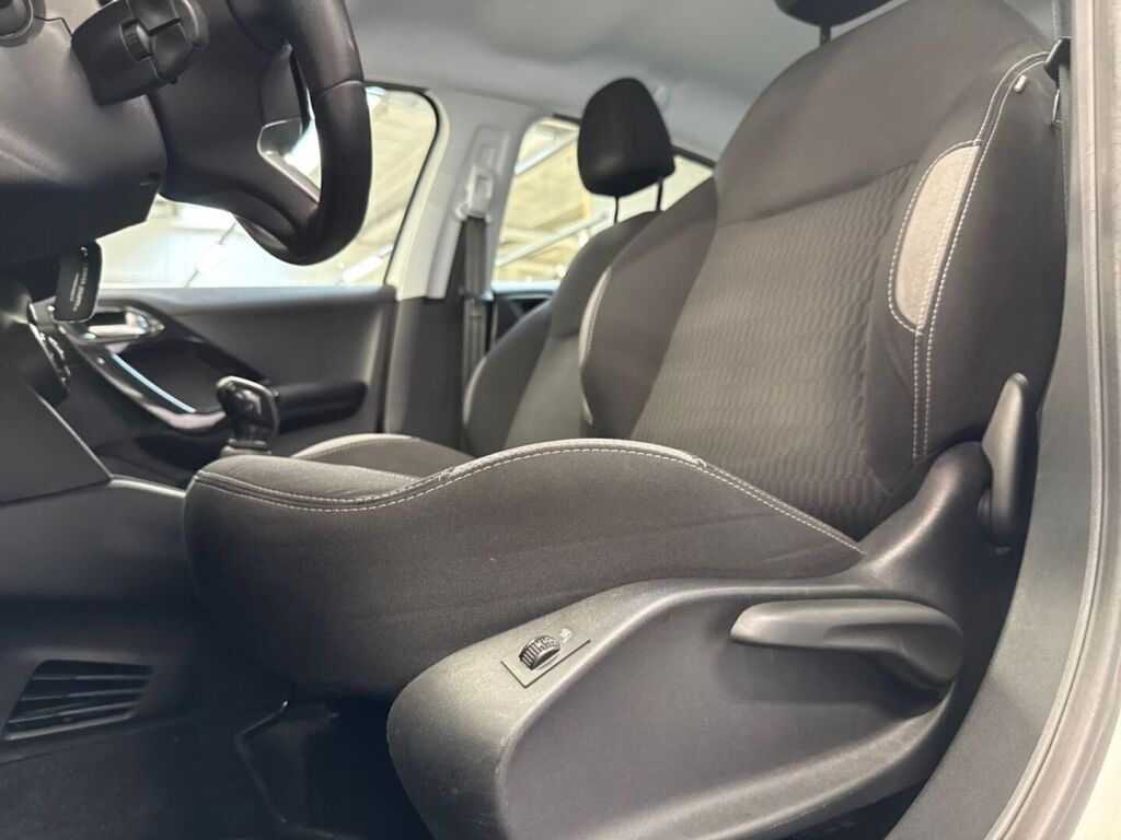 Peugeot 208 2016 Valkoinen