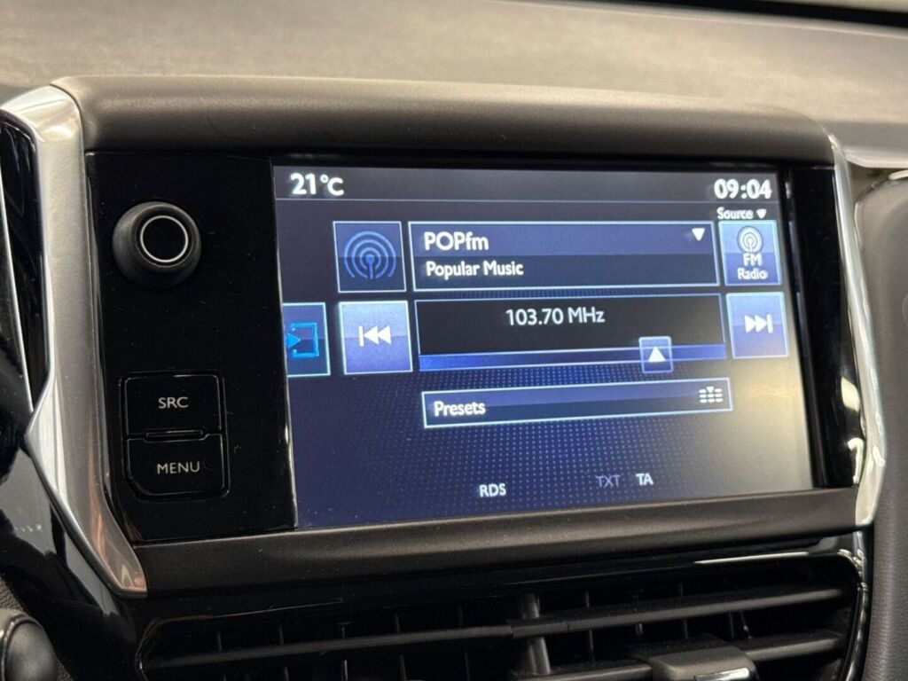 Peugeot 208 2016 Valkoinen