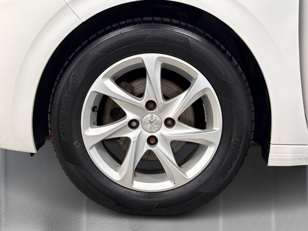 Peugeot 208 2016 Valkoinen