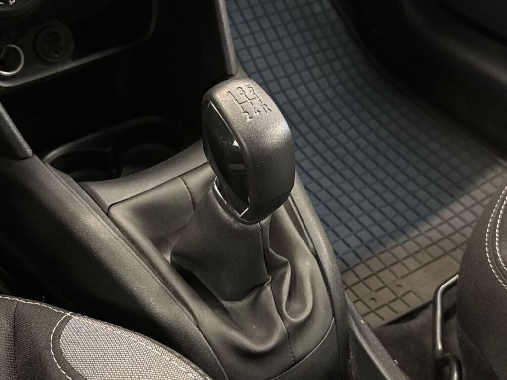Peugeot 208 2016 Valkoinen