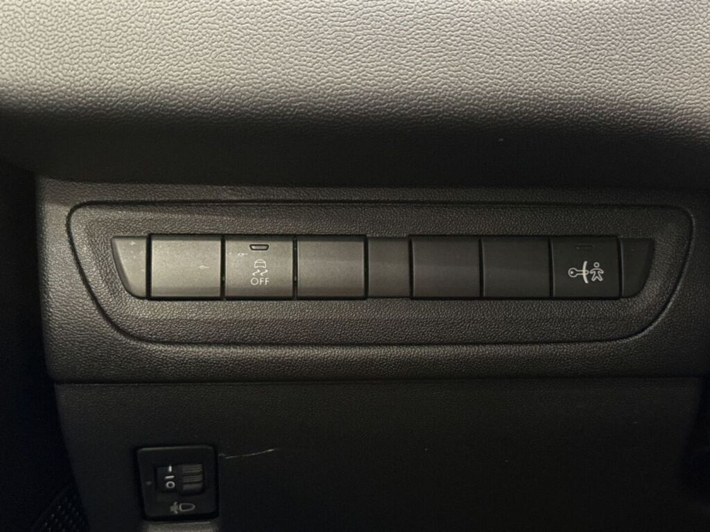 Peugeot 208 2016 Valkoinen