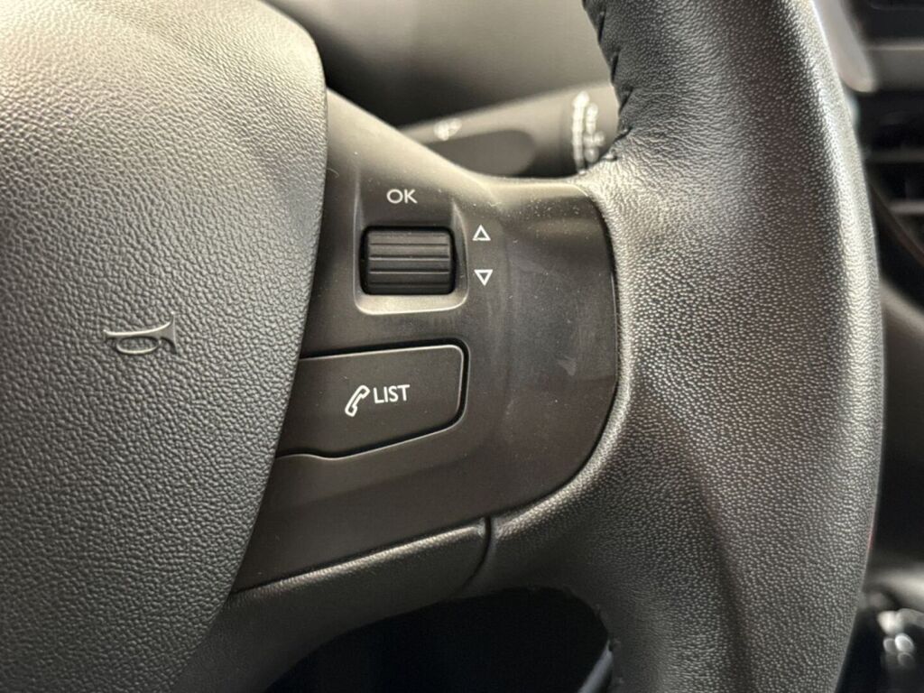 Peugeot 208 2016 Valkoinen
