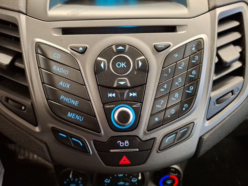 Ford Fiesta Van 2016 Punainen